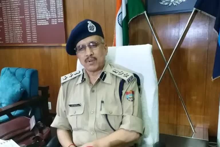 देहरादून : पुलिसकर्मियों पर गिरी अनुशासनहीनता मामले में गाज , देहरादून में 6 चौकी प्रभारी लाइन हाजिर