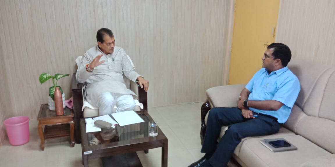 देहरादून : 2021 की जनगणना के आरंभ को लेकर कैबिनेट मंत्री डॉ प्रेमचंद अग्रवाल ने विभागीय सचिव के साथ समीक्षा बैठक की।