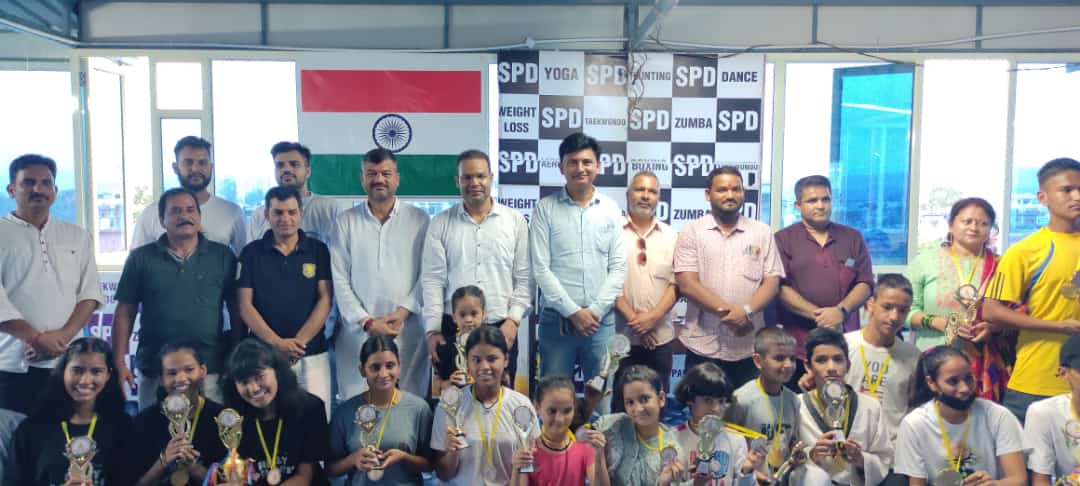 भानियवाला डोईवाला S P D सेंटर द्वारा आयोजित छात्र सम्मान समारोह में क्षेत्र के प्रतिभाशाली छात्र छात्राओं के मध्य जाने का सौभाग्य सौरभ थपलियाल को प्राप्त हुआ