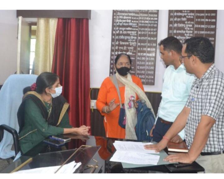 देहरादून : सभी चौके तहसील में डीएम के इस आंदाज से , सख्त निर्देश फिर दिए।