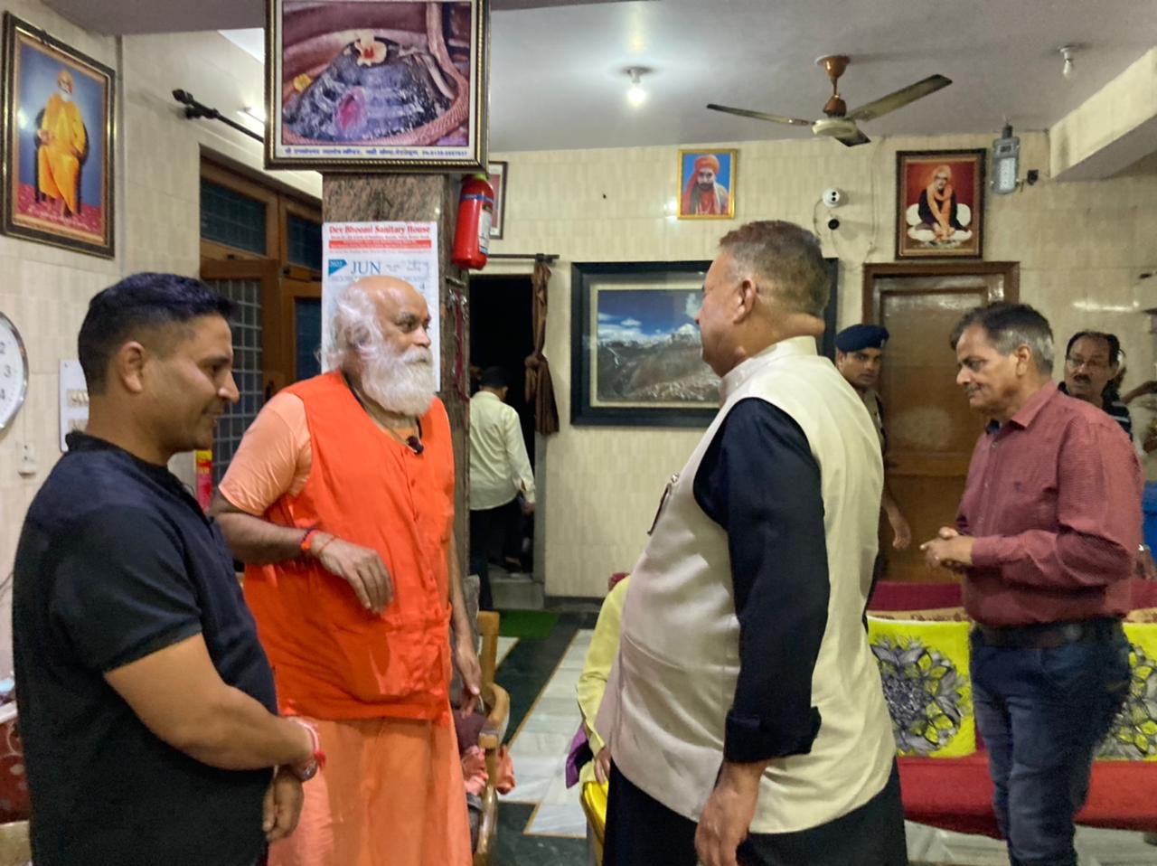 देहरादून : टपकेश्वर मंदिर बारिश से हुए नुकसान का जायजा लेते कैबिनेट मंत्री गणेश जोशी