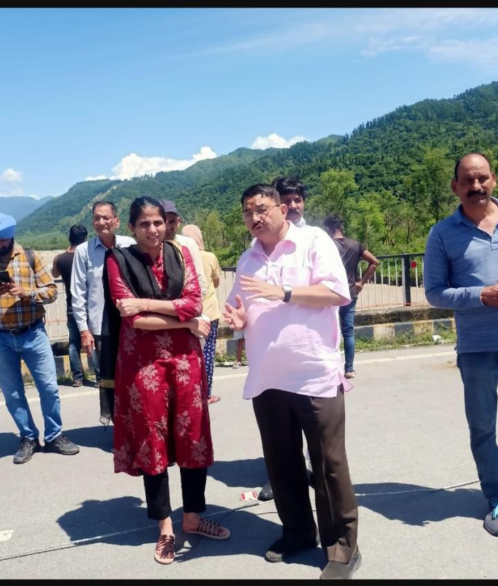 देहरादून के आपदा प्रभावित क्षेत्रों का दौरा जिलाधिकारी सोनिका ने किया ,क्षेत्र में सभी मूलभूत सुविधा मुहैया कराई जा रही है।