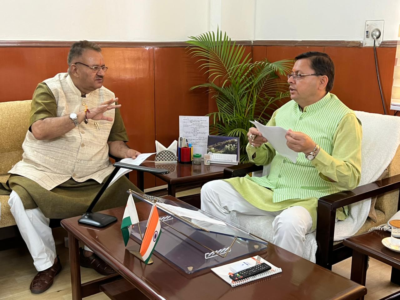 देहरादून : मंत्री गणेश जोशी ने मुख्यमंत्री से आपदा प्रभावितों के विस्थापन का किया अनुरोध