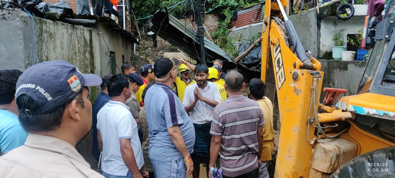 देहरादून : काँठबंगला सहित कई अन्य स्थानो पर आपदा के कारण कृषि मंत्री गणेश जोशी ने अपने सभी दिवस कार्यक्रम रद्द किए