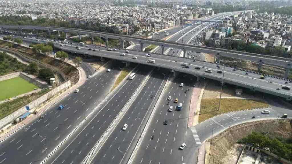 नई दिल्ली : यमुना एक्सप्रेस-वे पर सफर हुआ महंगा, 1 सितंबर से लागू होंगे टोल रेट