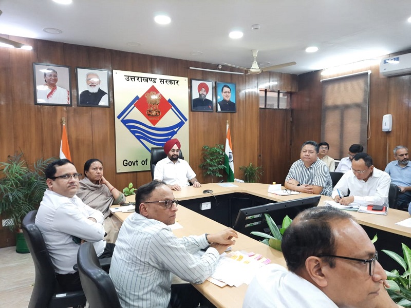 देहरादून : मुख्य सचिव डॉ. एस.एस. संधु ने सचिवालय में सीएम हेल्पलाइन के तहत शिकायतों के निस्तारण को लेकर अधिकारियों के साथ बैठक की.