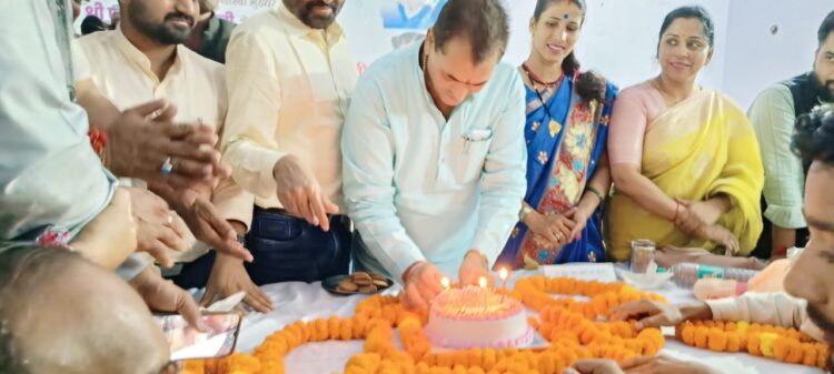 कैबिनेट मंत्री प्रेमचंद अग्रवाल ने टिहरी पहुंचकर मुख्यमंत्री के जन्मदिन पर थत्यूड़ में आयोजित सेवा संकल्प दिवस कार्यक्रम में शिरकत की