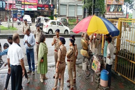 देहरादून : डीएम सोनिका ने अतिक्रमणकारियों को दी कड़ी चेतावनी और गठित की समिति