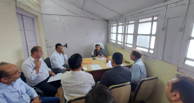 देहरादून : डीएम ने दिए निर्माण कार्यों को जल्द पूरा करने के निर्देश