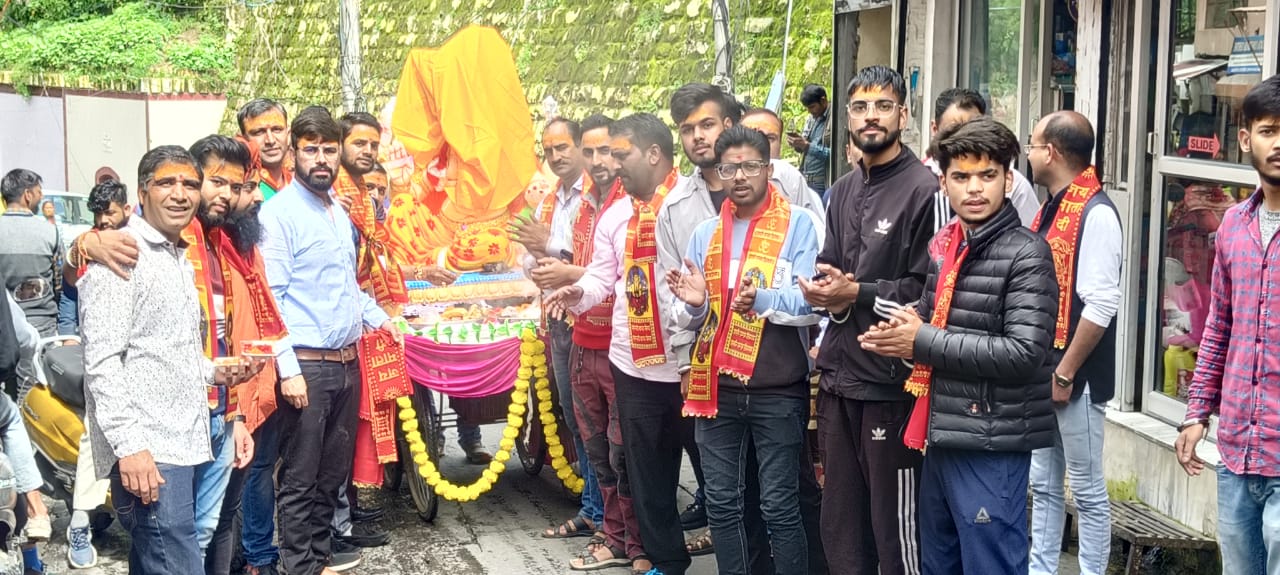 मसूरी : श्री गणेश उत्सव सेवा समिति, लंढौर ने गणेश शोभायात्रा निकाली और जुटे सैकड़ों श्रद्धालु