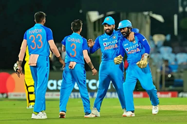 क्रिकेट : सूर्यकुमार यादव और विराट कोहली के शानदार प्रदर्शन से भारत ने ऑस्ट्रेलिया को छह विकेट से हराया
