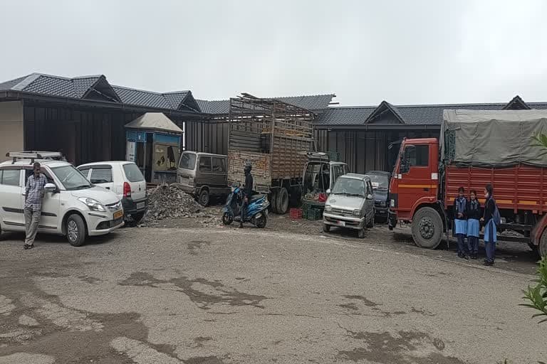 मसूरी नगर पालिका का कार्य, अवैध रूप से पीडब्ल्यूडी की जमीन पर कब्जा कर बनाई दुकानें