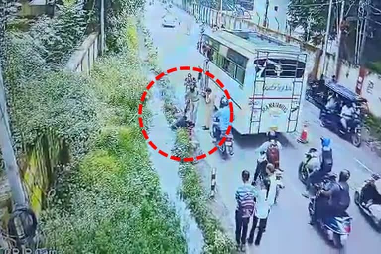 देहरादून : गंदे नाले में डूब रहे व्यक्ति को देहरादून की चीता पुलिस ने बचाया
