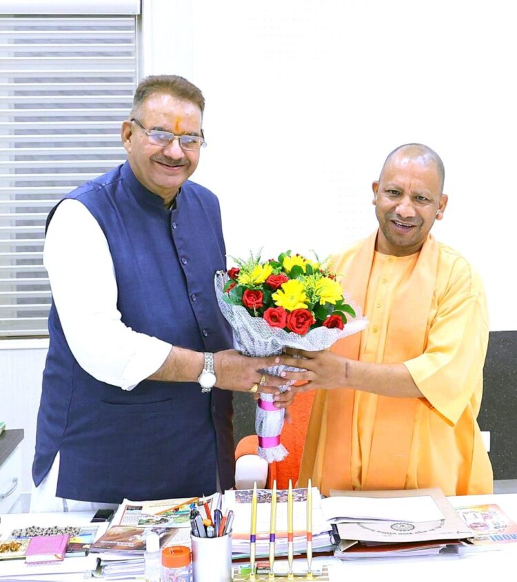 लखनऊ : कृषि मंत्री गणेश जोशी ने लखनऊ में सीएम योगी आदित्यनाथ से की शिष्टाचार भेंट