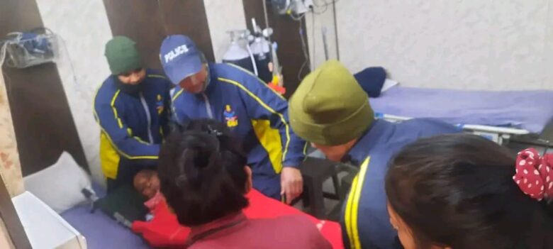 चमोली पुलिस असम से आए श्री बद्रीनाथ दर्शन को वृद्ध श्रद्धालु के लिए जीवन दायिनी बनी