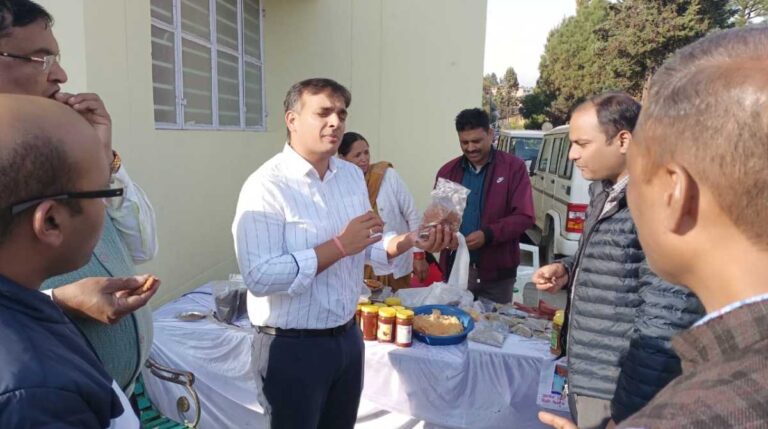 टिहरी गढ़वाल में "दीपावली आजीविका मेला" का उद्घाटन किया