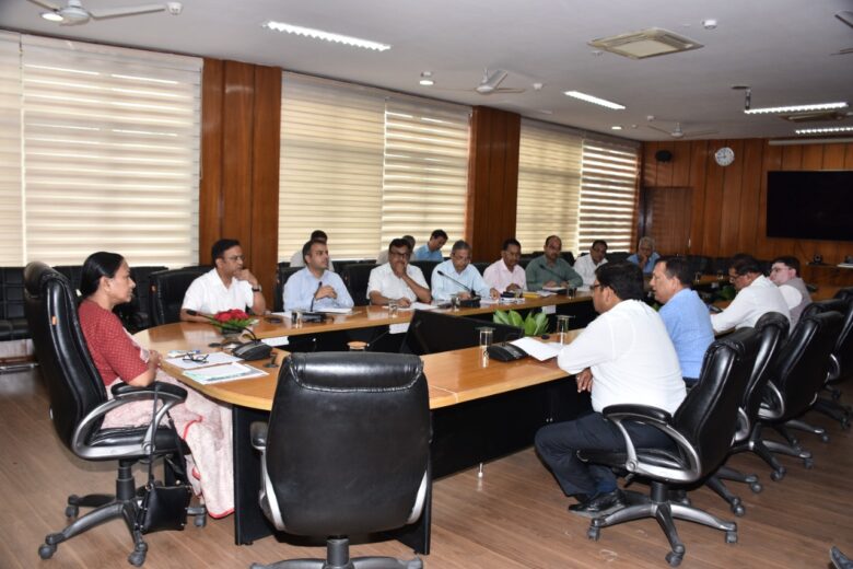 देहरादून : सड़कों के भूमि अधिग्रहण तथा मुआवजे की प्रक्रिया को सुगम बनाने के निर्देश अपर मुख्य सचिव राधा रतूड़ी ने दिये