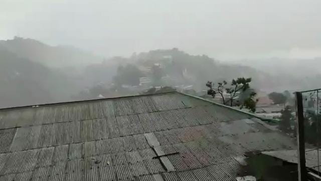 मसूरी में बारिश से ठंड का प्रकोप तेज ।