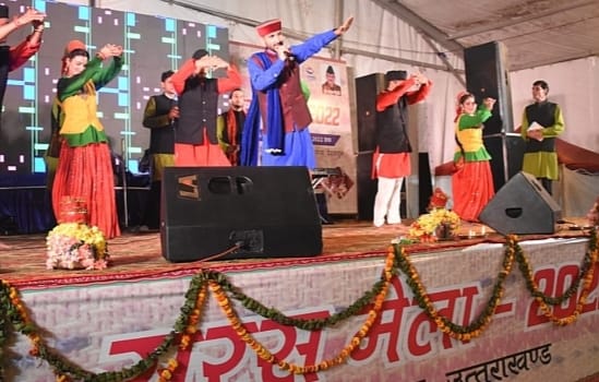 देहरादून : सरस मेले में रविवार को जमकर हुई खरीदारी
