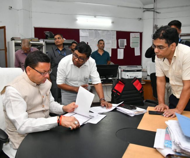 देहरादून : मुख्यमंत्री ने टाले अपने सभी कार्यक्रम, पौड़ी जिलाधिकारी से बात कर राहत व बचाव के दिए निर्देश