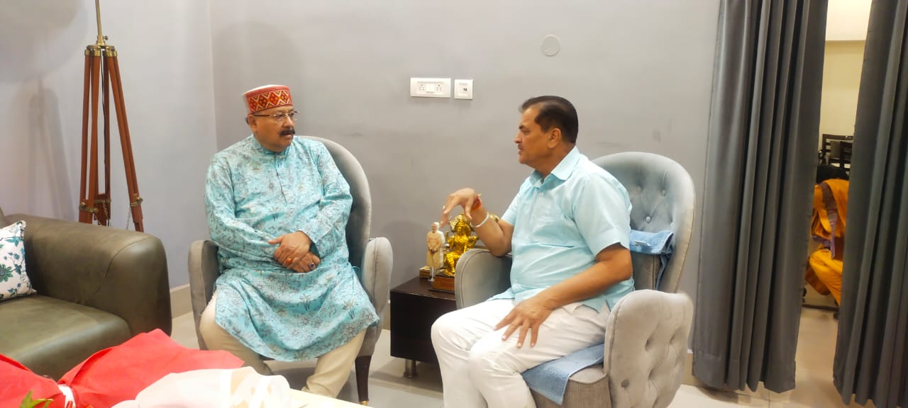 देहरादून : जनगणना मंत्री डॉ प्रेमचंद अग्रवाल से आज पर्यटन मंत्री सतपाल महाराज ने शिष्टाचार भेंट की