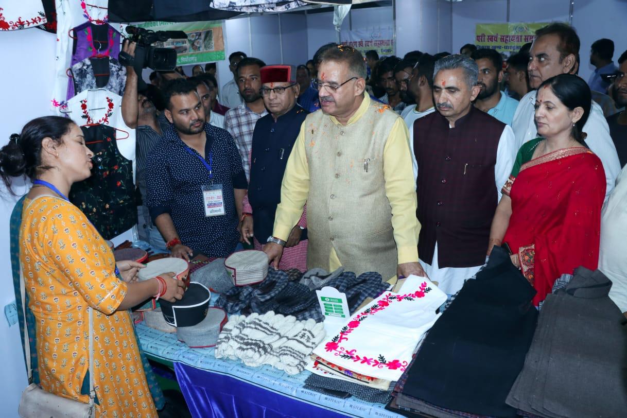देहरादून : ग्राम्य विकास मंत्री गणेश जोशी ने किया सरस मेले का शुभारभ