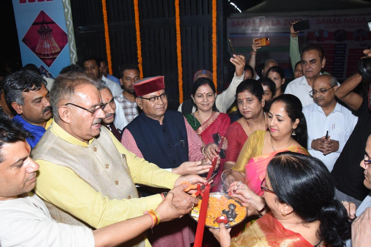 देहरादून : ग्राम्य विकास मंत्री गणेश जोशी ने किया सरस मेले का शुभारभ
