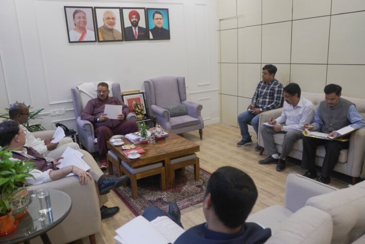 देहरादून : कैबिनेट मंत्री गणेश जोशी ने अधिकारियों के साथ उत्तराखंड बीज एवं विकास निगम की बैठक की। , बैठक के दौरान अधिकारियों को फटकार भी लगाई