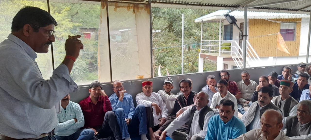 टिहरी जिले के जौनपुर विकासखंड के यमुना पुल में तीन सौ मेगावाट की बहुउद्देशीय लखवार बांध समिति की बैठक में कई मुद्दों पर चर्चा हुई