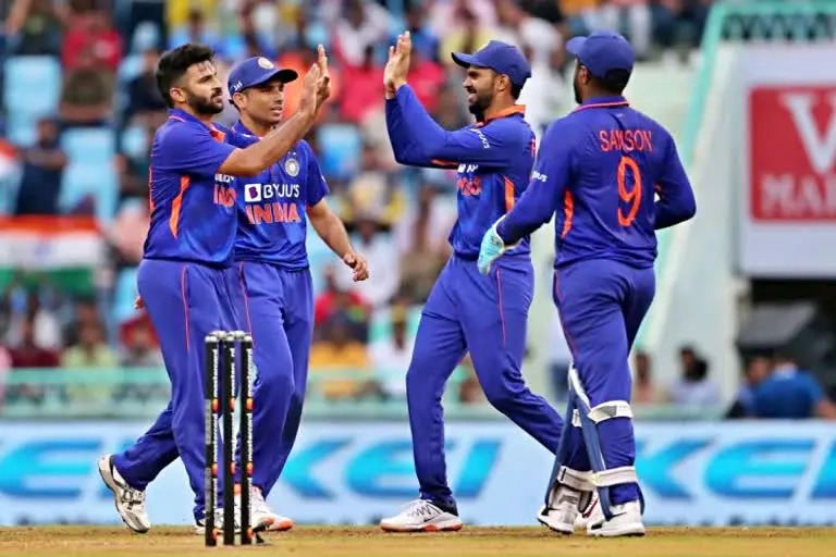 क्रिकेट : भारत आज दक्षिण अफ्रीका से भिड़ेगा और मैच जीतकर सीरीज जीतने का मौका , ओपनर्स पर होगी सभी की निगाहें