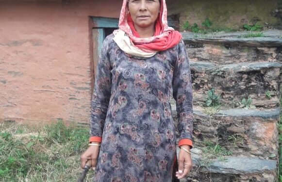 टिहरी : चम्बा प्रखंड के कठूड गांव की गरीब विधवा महिला शीला देवी को चाहिए मदद