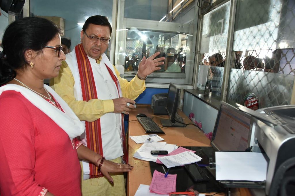 देहरादून : सीएम धामी ने किया देहरादून आईएसबीटी का औचक निरीक्षण, लिया व्यवस्थाओं का जायजा