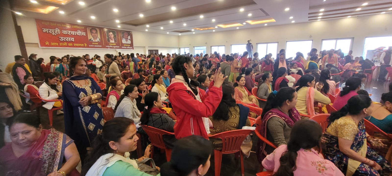 मसूरी : पहाड़ों की रानी मसूरी में करवा चौथ का जश्न, मसूरी ट्रेडर्स एंड वेलफेयर एसोसिएशन की अनूठी पहल