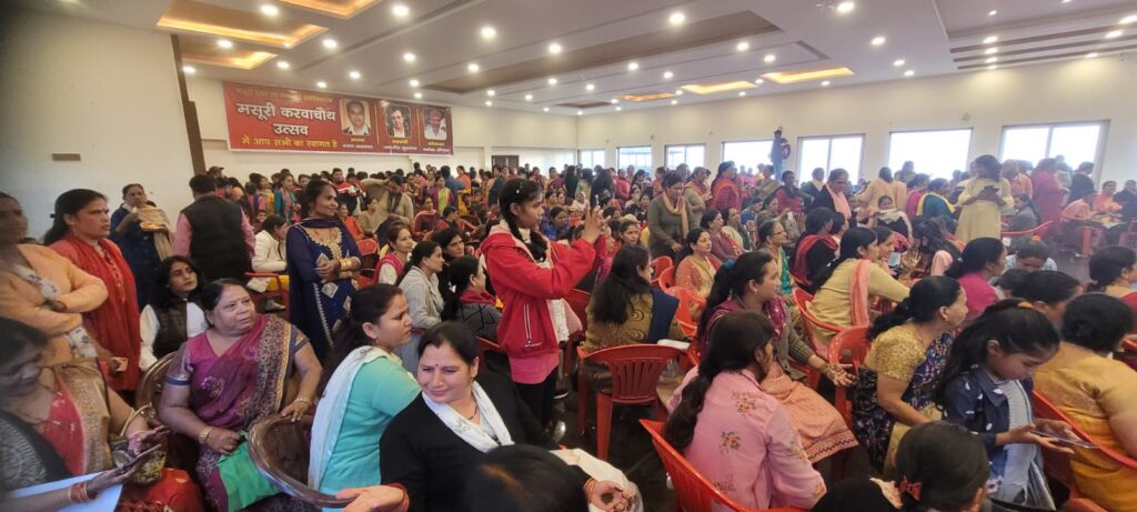 मसूरी : पहाड़ों की रानी मसूरी में करवा चौथ का जश्न, मसूरी ट्रेडर्स एंड वेलफेयर एसोसिएशन की अनूठी पहल