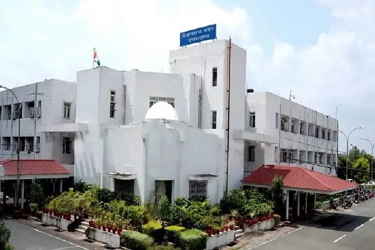देहरादून : विधानसभा पिछले दरवाजे भर्ती मामले में हटाए गए कर्मियों को मिली पुनर्नियुक्ति, बैकफुट पर अध्यक्ष व सरकार