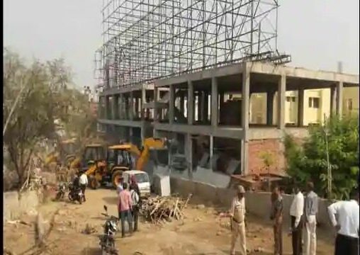 देहरादून में सरकारी जमीन पर अवैध कब्जे और मकानों के निर्माण के साथ ही बस्तियां बसाई गई