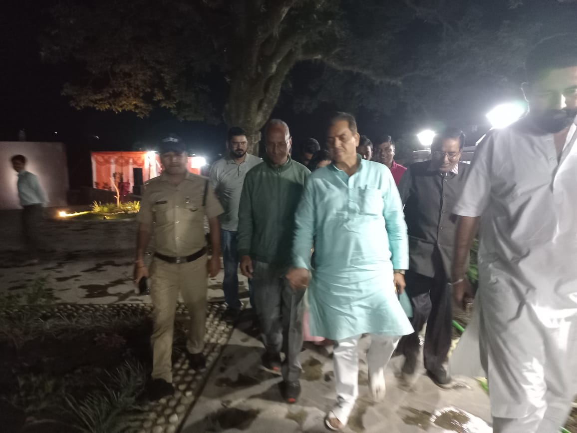 देहरादून : शहरी विकास मंत्री डॉ प्रेम चंद अग्रवाल ने राजपुर स्थित डॉ श्यामा प्रसाद मुख़र्जी पार्क में लाइट एंड शो का उद्घाटन किया