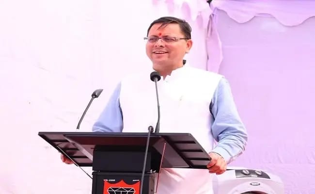 देहरादून : आंगनबाडी बहनों को सीएम पुष्कर सिंह धामी का दीपावली तोहफा