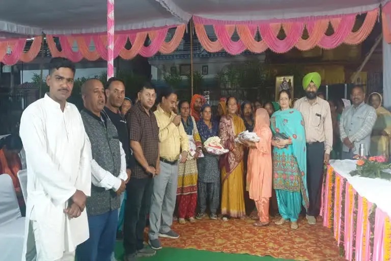 डोईवाला नगर पालिका के सफाई कर्मियों को सम्मानित किया , राष्ट्रीय पुरस्कार मिलने पर जताई खुशी