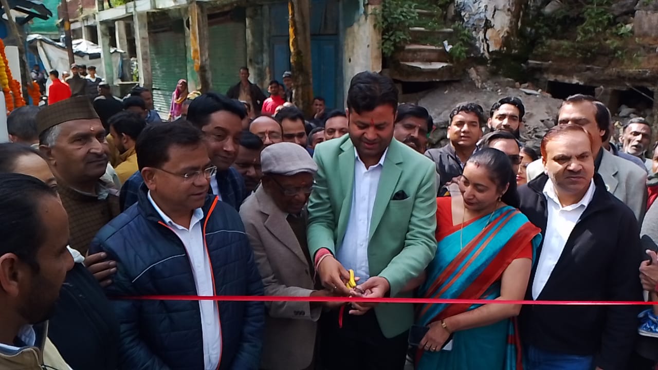मसूरी नगर अध्यक्ष अनुज गुप्ता ने जनता को समर्पित की पार्किंग, हेरिटेज मार्केट का किया शिलान्यास
