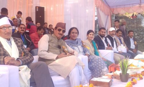 टिहरी : राज्य के मुख्यमंत्री पुष्कर सिंह धामी कल को विकास गोष्ठी को आधिकारिक तौर पर लॉन्च करने के लिए समारोह में शामिल होंगे। , पारोगी में रंगारंग कार्यक्रम से खेलकूद व सांस्कृतिक प्रतियोगिता का आगाज हुआ।