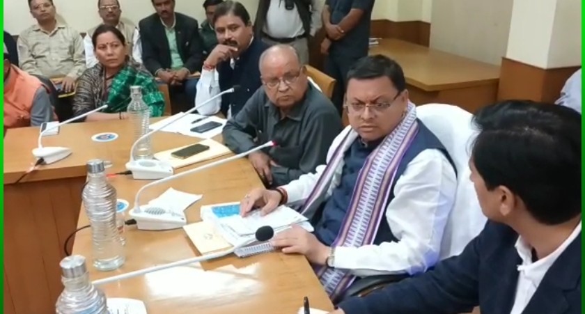 हल्द्वानी : सड़कों को जल्द से जल्द गड्ढा मुक्त किया जाए, कोई लापरवाही न हो : सीएम