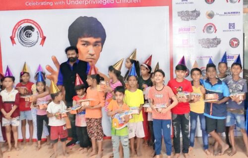 मुंबई : ब्रूस ली का 82वां जन्मदिन चीता यजनेश शेट्टी ने मुंबई में मनाया , बॉलीवुड मार्शल आर्ट एक्सपर्ट चीता यजनेश शेट्टी ने लगातार 14वें साल ब्रूस ली का जन्मदिन मनाया