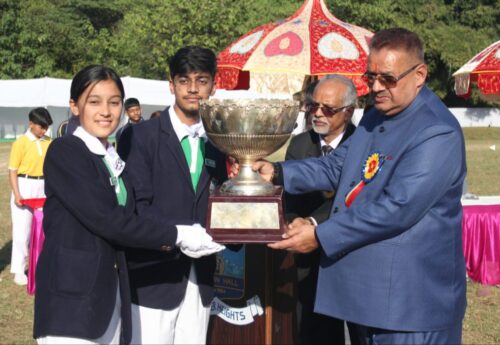 देहरादून : कैंब्रियन हॉल स्कूल के वार्षिक खेलकूद समारोह में छात्र छात्राओं को संबोधित करते मंत्री गणेश जोशी