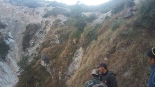 उत्तराखंड : जोशीमठ के पास खाई में गिरी कार, 12 लोगों की मौत , सीएम ने शोक व्यक्त किया