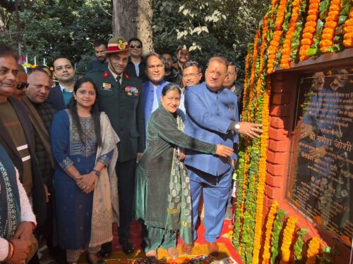 देहरादून : गढ़ी कैंट में ओवर हैड टैंक का लोकार्पण करते काबीना मंत्री गणेश जोशी