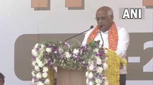भूपेंद्र पटेल शपथ अपडेट: भूपेंद्र पटेल बने गुजरात के 18वें मुख्यमंत्री, पीएम मोदी की मौजूदगी में ली शपथ