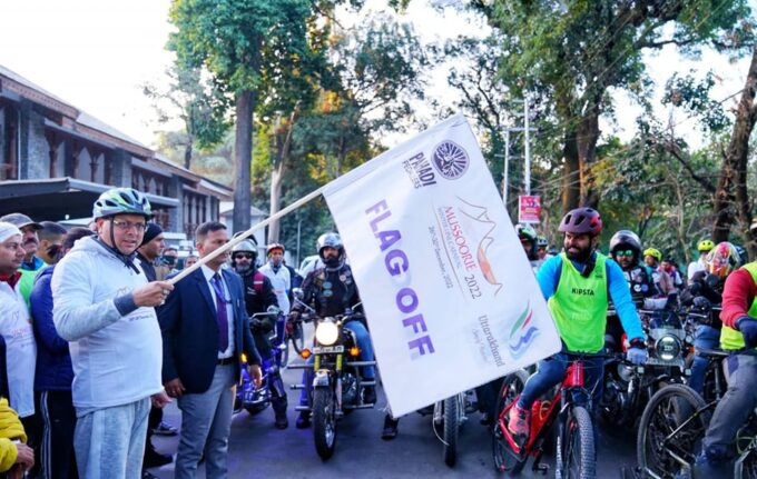 मसूरी विंटर लाइन कार्निवाल : सीएम दिखे देहरादून की सड़क पर साइकिल चलाते , फ‍िटनेस मंत्र दिया अनोखे अंदाज में