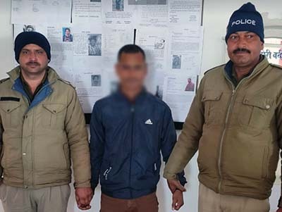 मसूरी : पर्यटक के कमरे से सोने की चेन चोरी करने के आरोपी को पुलिस ने 24 घंटे के अंदर गिरफ्तार कर लिया है