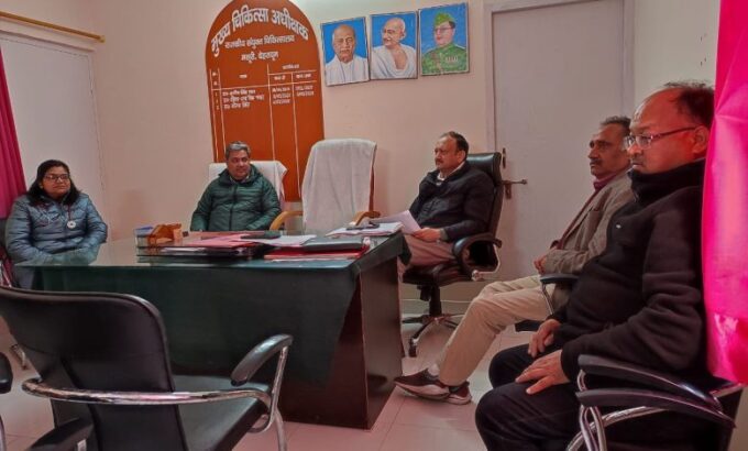 स्वास्थ्य सचिव की नाराजगी के बाद उप जिला अस्पताल की कमियों को दूर करने के लिए निदेशक स्वास्थ्य ने उप जिला अस्पताल मसूरी में सीएमओ व सीएमएस के साथ बैठक कर दूर करने के लिए मंथन किया